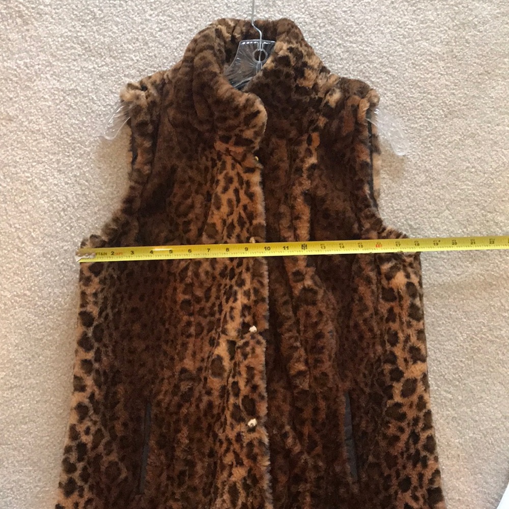 Fuzzy Leopard Vest - Picture 3 of 4